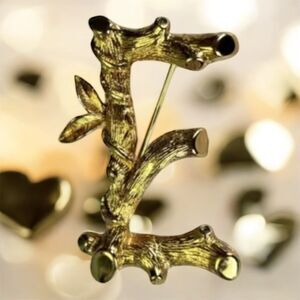 Brooch- Vintage Sarah Coventry Gold Tone Letter E Shaped 1.5"